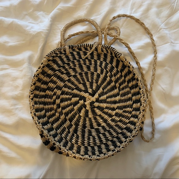 Abacá Ticao Woven Crossbody Bag in 2-Tone - Picture 6 of 10